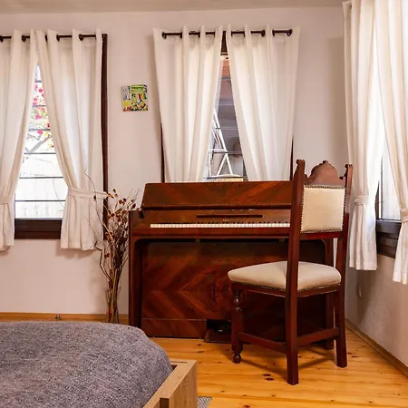 게스트하우스 The House With The Piano