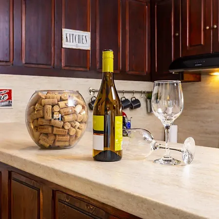 게스트하우스 The House With The Piano 플로브디프