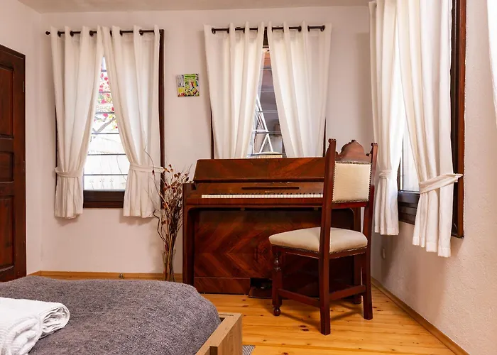 招待所 The House With The Piano