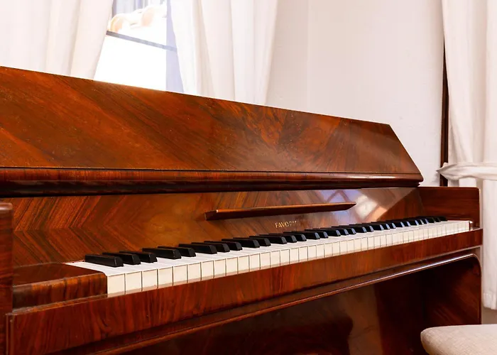 The House With The Piano 4*